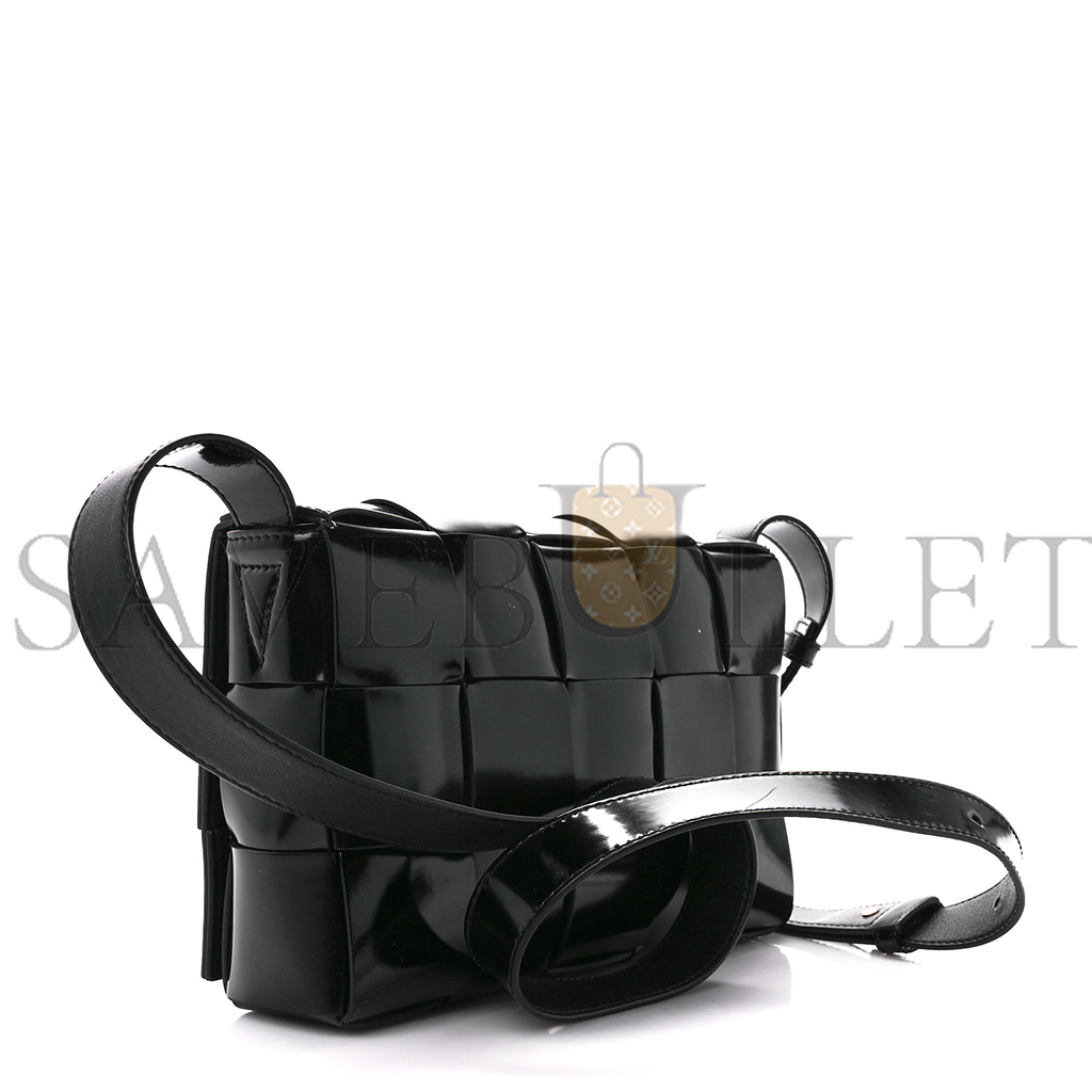 BOTTEGA VENETA PATENT MAXI INTRECCIATO CASSETTE CROSSBODY BAG BLACK BOTTEGA VENETA PATENT MAXI INTRECCIATO CASSETTE CROSSBODY BAG BLACK